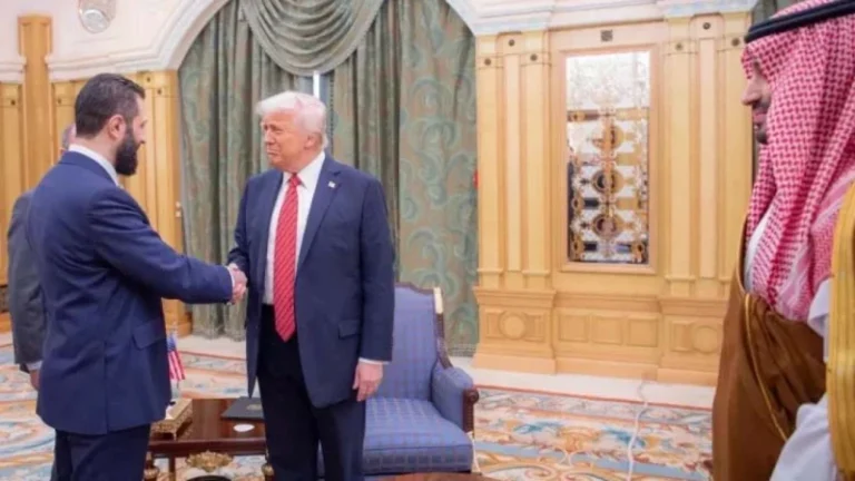 সিরিয়ার ওপর থেকে সব নিষেধাজ্ঞা তুলে নিল যুক্তরাষ্ট্র