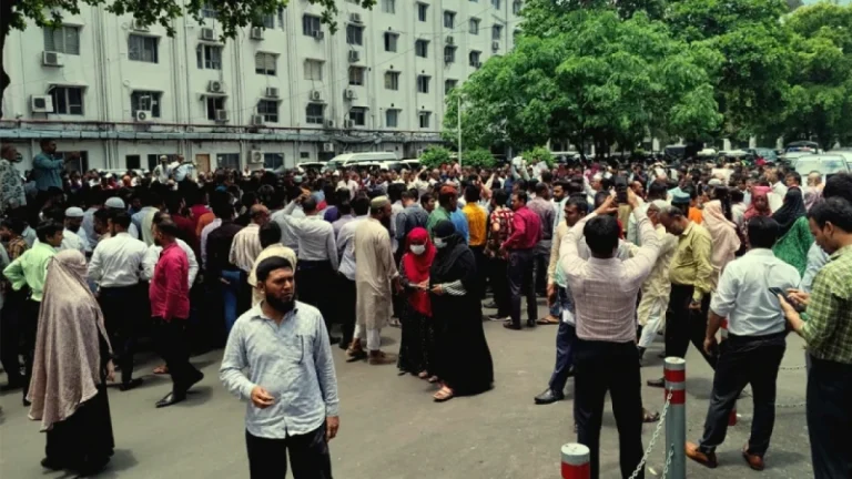 সচিবালয়ে আজও বিক্ষোভ করছেন কর্মচারীরা