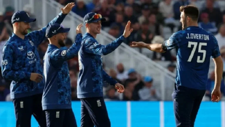 আঙুল ভেঙে ছিটকে গেলেন ইংলিশ অলরাউন্ডার