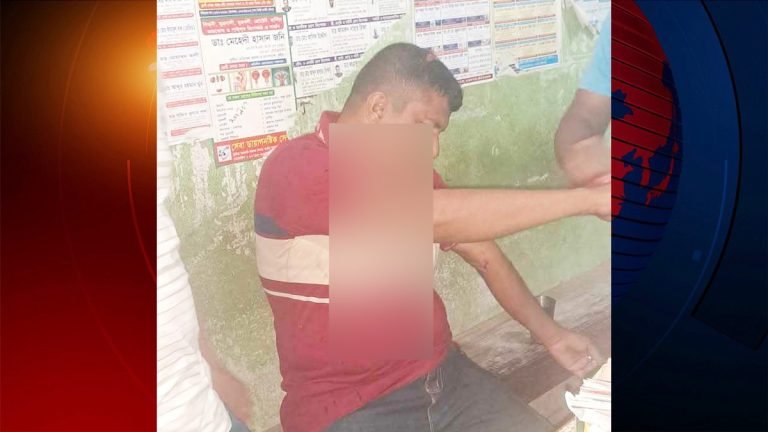 কুষ্টিয়ায় আসামির চাইনিজ কুড়ালের আঘাতে আহত পুলিশ সদস্য