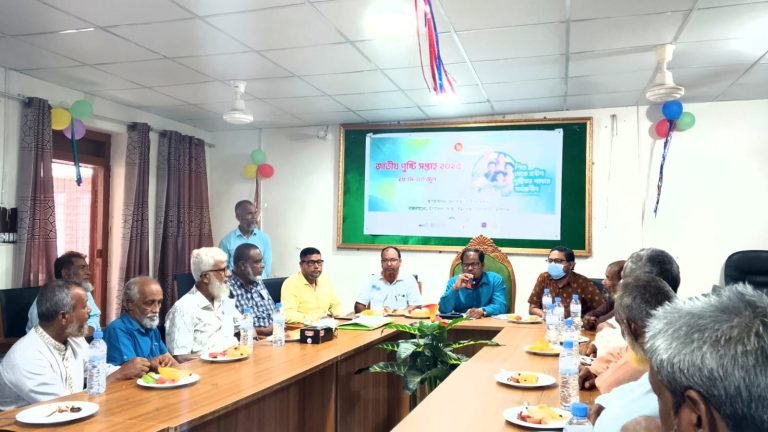 টঙ্গীবাড়ীতে পুষ্টি সপ্তাহ উপলক্ষে বয়স্কদের মধ্যে স্বাস্থ্য সচেতনতামূলক সভা