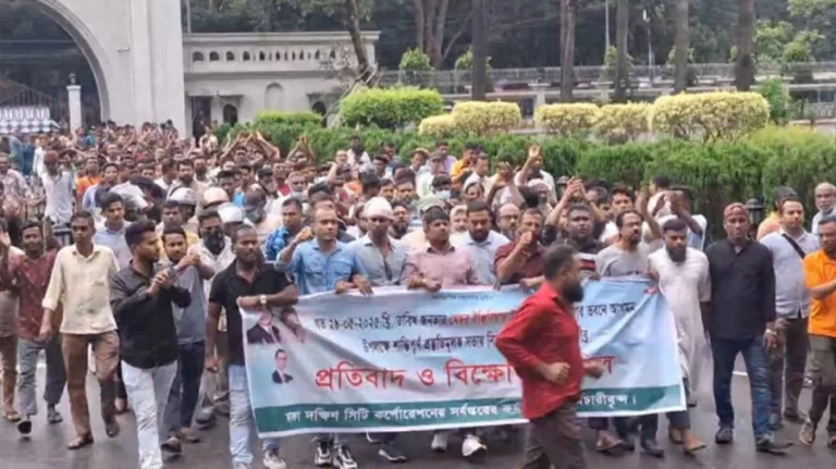 ইশরাকের শপথের দাবিতে আজও নগর ভবনে বিক্ষোভ