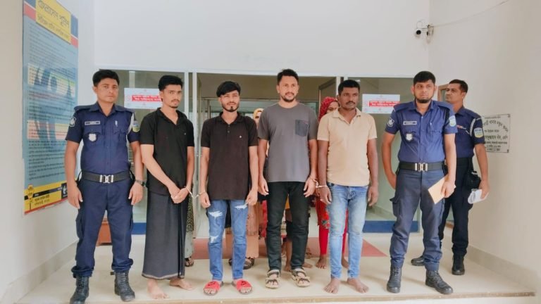 শেরপুর সীমা‌ন্ত দিয়ে অনুপ্রবেশের অভিযোগ, নারী ও শিশুসহ গ্রেপ্তার ১১