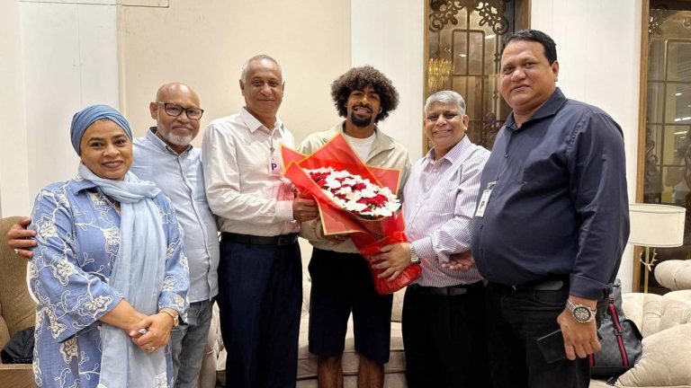 দুই ম্যাচ খেলতে দেশে আসলেন হামজা চৌধুরী