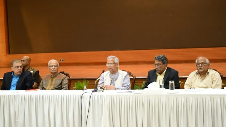 রাজনৈতিক দলগুলোর সঙ্গে প্রধান উপদেষ্টার সংলাপ শুরু