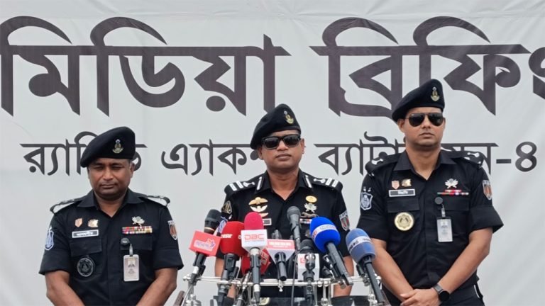 পশুর হাট-ঈদযাত্রা নির্বিঘ্ন করতে কাজ করছে র‍্যাব