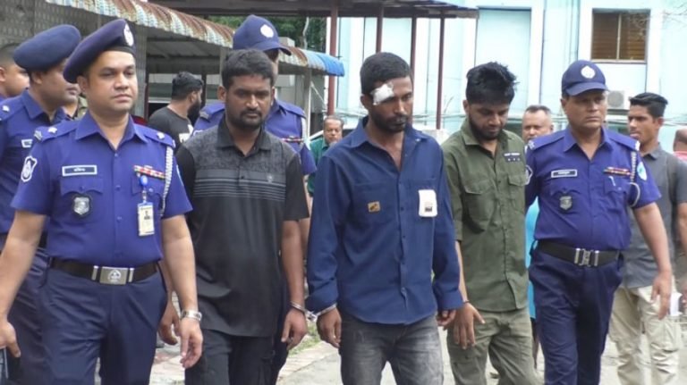 সন্ধ্যায় জেল থেকে বেরিয়ে রাতে ডাকাতি করতে গিয়ে ধরা