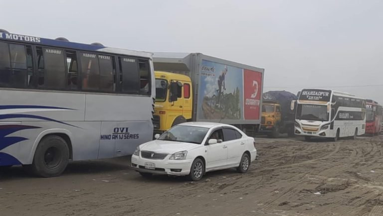 যমুনা সেতু পশ্চিম পাড়ে তিন কিলোমিটার যানজট