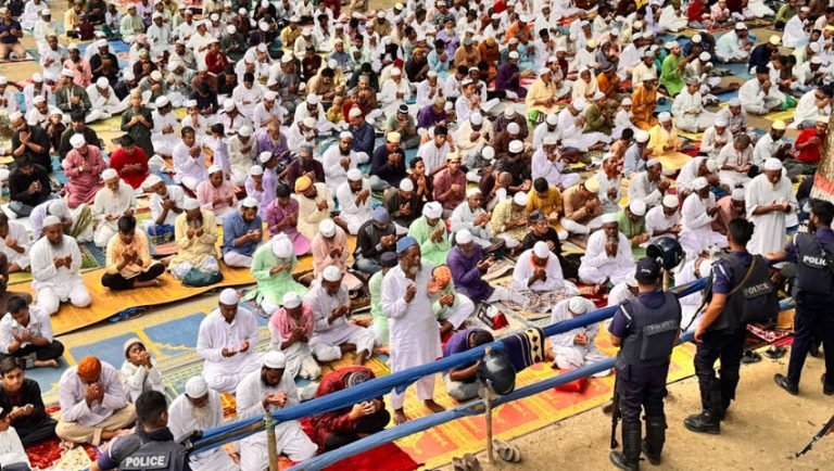 শোলাকিয়ায় দেশের সবচেয়ে বড় ঈদুল আজহার জামাত অনুষ্ঠিত