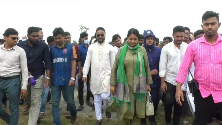 সিরাজগঞ্জে রবীন্দ্র বিশ্ববিদ্যালয়ের প্রস্তাবিত স্থায়ী ক্যাম্পাস পরিদর্শন করলেন- উপদেষ্টা রিজওয়ানা হাসান