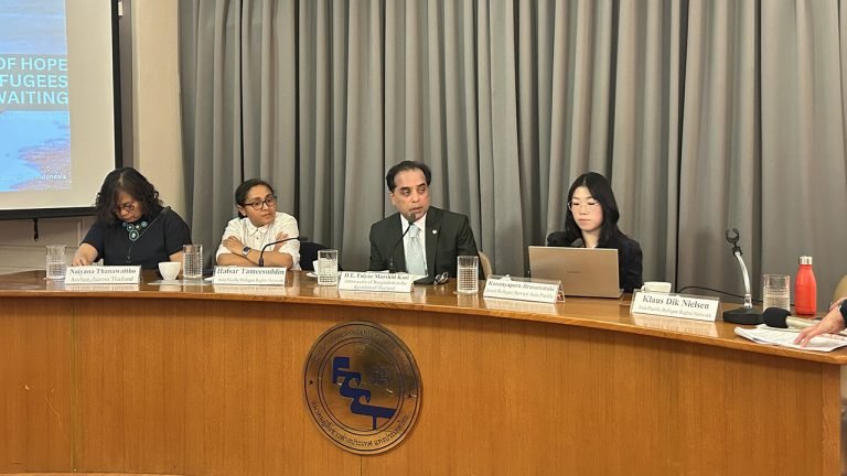 আন্তর্জাতিক অনুদান বাতিল রোহিঙ্গা ক্যাম্পে বিরূপ প্রভাব ফেলছে