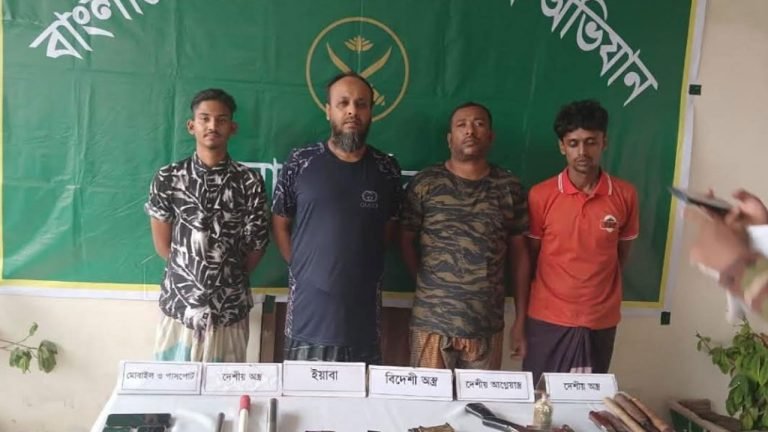 খুলনায় ওয়ার্ড বিএনপির সভাপতিসহ গ্রেপ্তার ৪, অস্ত্র-মাদক জব্দ