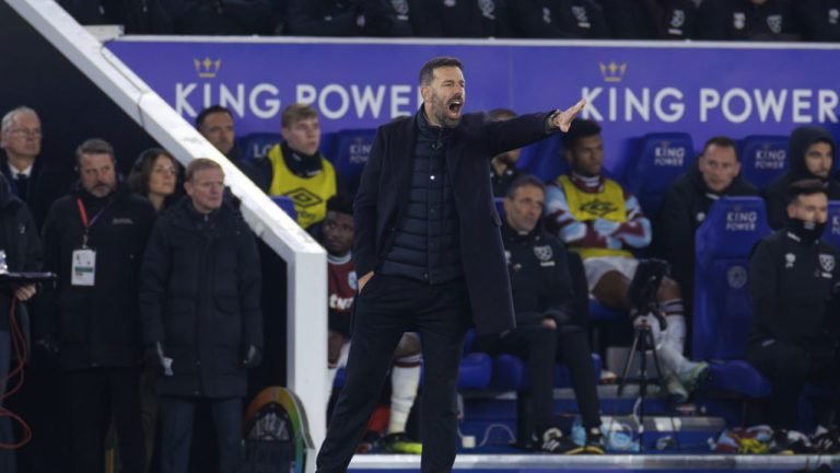 বরখাস্ত হচ্ছেন হামজাদের কোচ