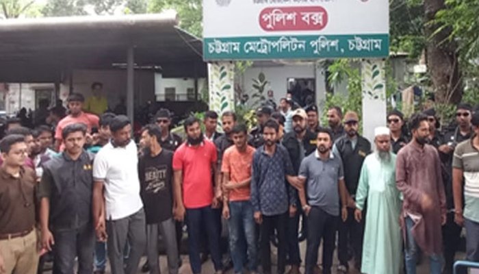 চমেক হাসপাতাল থেকে ২১ দালাল গ্রেপ্তার