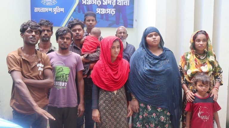 পঞ্চগড়ে পৃথক তিন সীমান্ত দিয়ে নারী শিশুসহ আবারও ১৮ জনকে পুশইন করেছে বিএসএফ