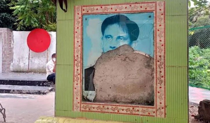 কুমিল্লায় বীর মুক্তিযোদ্ধা রফিকুল ইসলামের ম্যুরাল ভাঙচুর