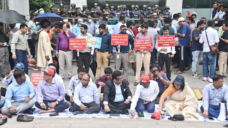 এনবিআর আন্দোলনের ৬ নেতার বিরুদ্ধে অনুসন্ধানে নামছে দুদক