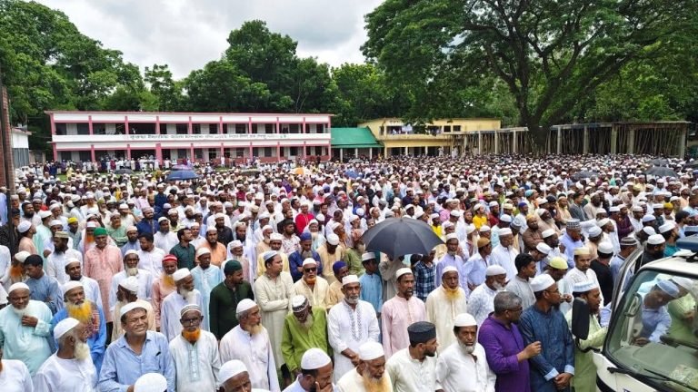 হাজারো মানুষকে কাঁদিয়ে চলে গেলেন শেরপুরের বিএনপি নেতা, জানাজায় মানুষের ঢল