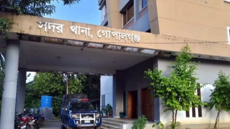 গোপালগঞ্জে ভ্যান চুরির মীমাংসা করতে বসে উল্টো সংঘর্ষ, আহত অর্ধশতাধিক