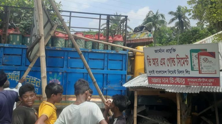 খুলনায় সড়ক দুর্ঘটনায় ২ জনের মৃত্যু