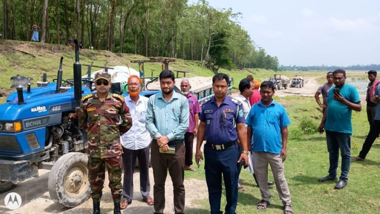 পঞ্চগড়ে প্রশাসন ও যৌথ বাহিনীর অভিযানে ট্রাক্টর, মেশিনারীজ সহ মালামাল জব্দ