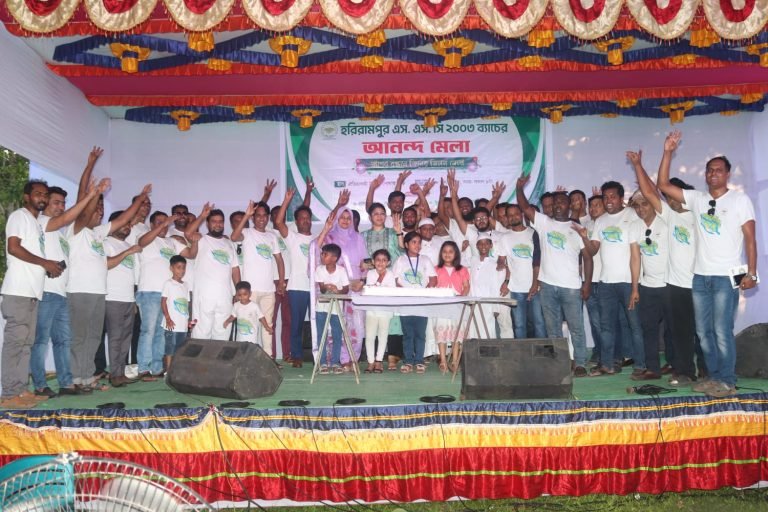 উৎসবমুখর পরিবেশে এসএসসি-২০০৩ ব্যাচের শিক্ষার্থীদের আনন্দ মেলা অনুষ্ঠিত