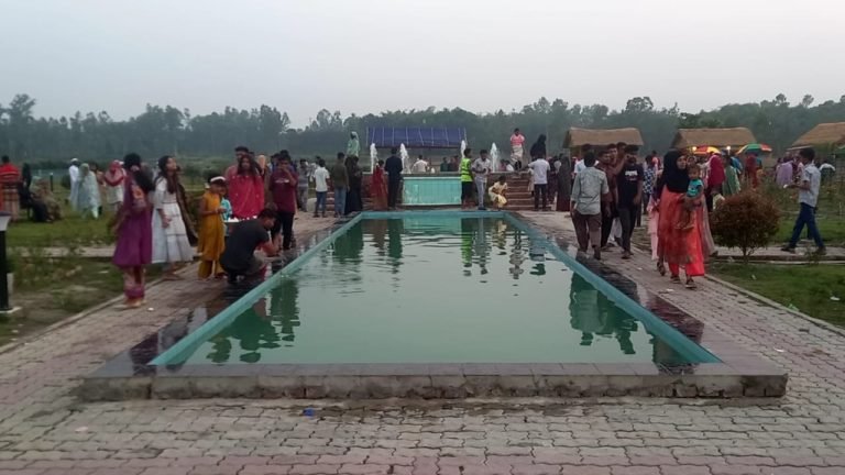 ঈদে দর্শনার্থীদের পদচারণায় মুখর পঞ্চগড় জেলা প্রশাসন ইকো পার্ক