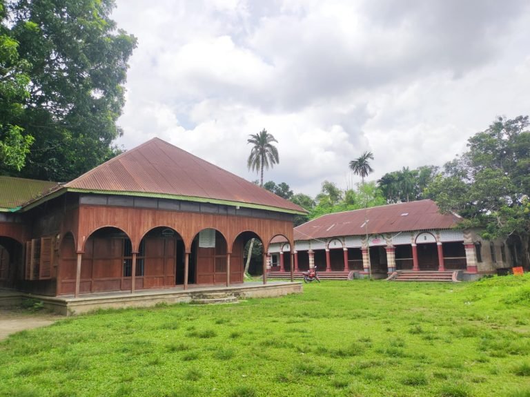 একদিনে ঘুরে আসুন ঢাকার অদূরের এই জমিদারবাড়ি