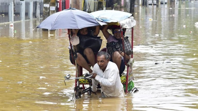 আসামসহ উত্তর-পূর্ব ভারতে বন্যা পরিস্থিতি সংকটজনক