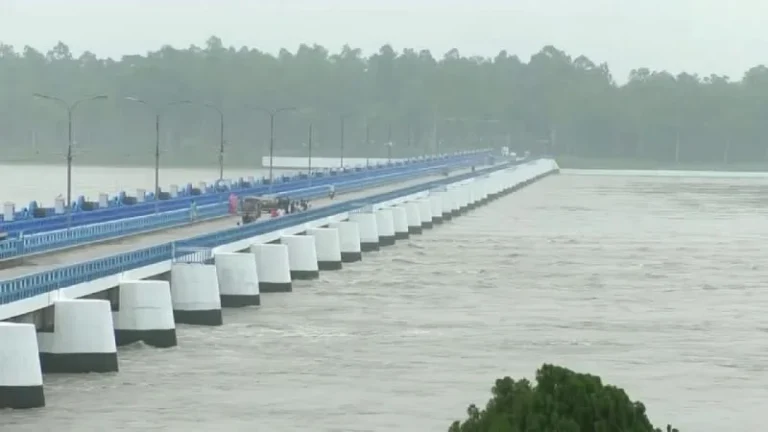 তিস্তায় বাড়ছে পানি, খুলল ৪৪ জলকপাট