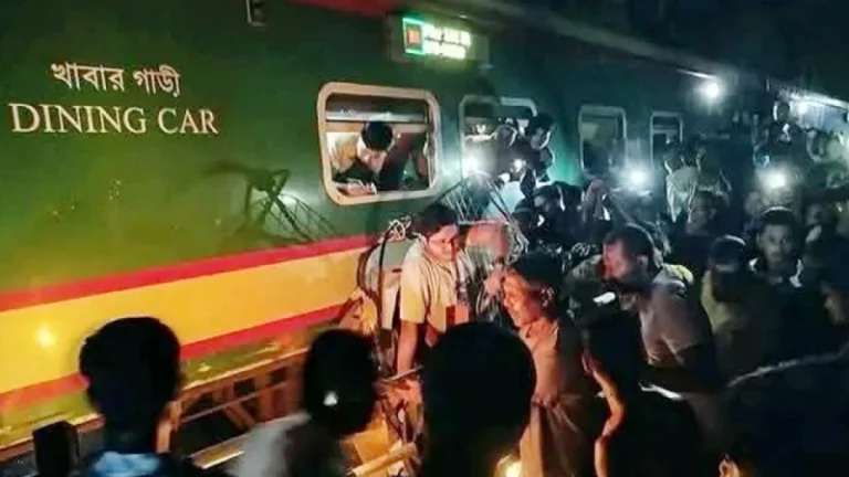 কালুরঘাট সেতুতে দুর্ঘটনা: বরখাস্ত ৪ রেলকর্মী