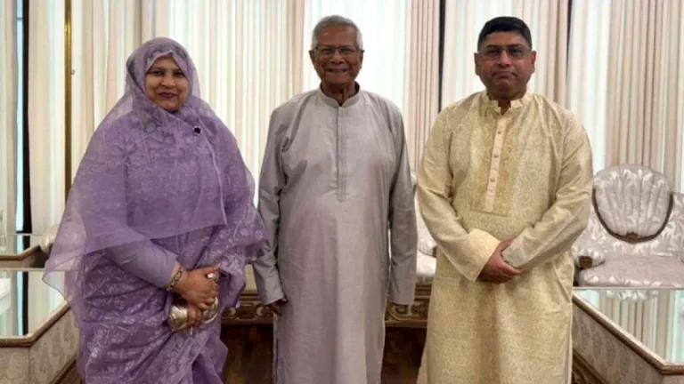 প্রধান উপদেষ্টার সঙ্গে সস্ত্রীক সাক্ষাৎ করেছেন সেনাপ্রধান