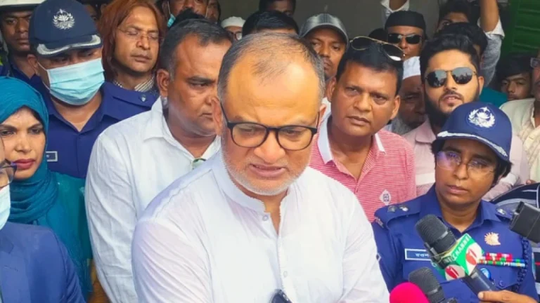 বেঁধে দেওয়া দামেই চামড়া বিক্রি হচ্ছে: বাণিজ্য উপদেষ্টা