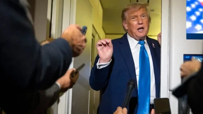 ইরানের ‘নিঃশর্ত আত্মসমর্পণ’ চান ট্রাম্প