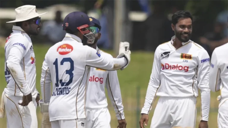 সেট হয়ে আউট হলেন মুমিনুল