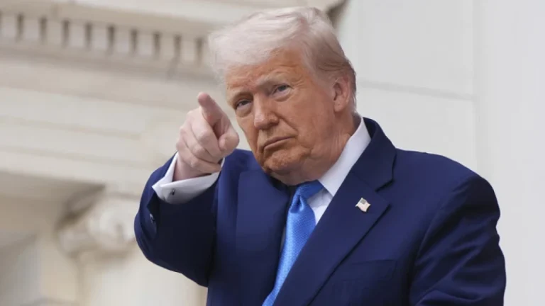 ইরানে আবারও বোমা হামলার হুমকি ট্রাম্পের