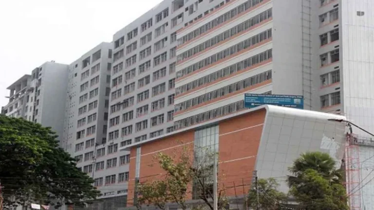 হাজারীবাগে পানির ট্যাংক পরিষ্কারের সময় বিস্ফোরণ, শিশুসহ দগ্ধ ৪