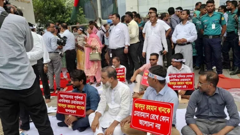 অর্থ উপদেষ্টার সঙ্গে বৈঠকে বসছেন এনবিআরের আন্দোলনকারীরা