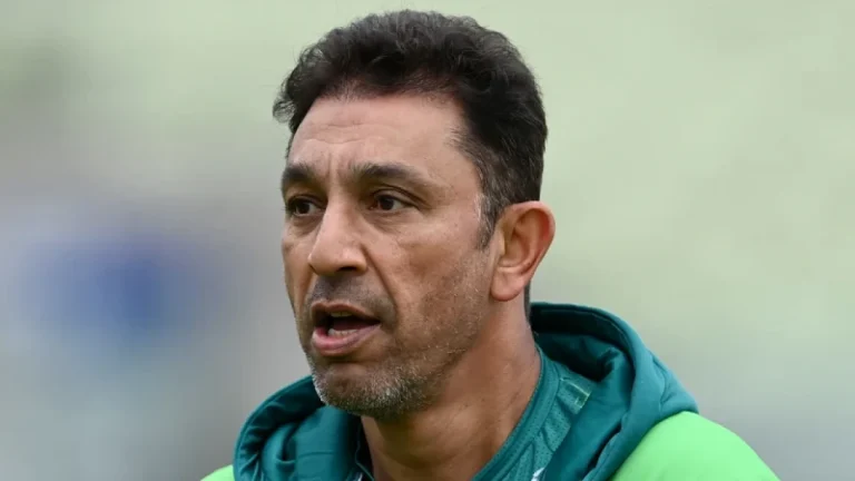 সরিয়ে দেওয়া আজহারকে এবার লাল বলের কোচ বানাল পাকিস্তান