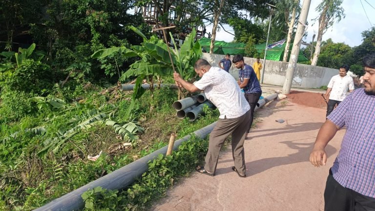 টঙ্গিবাড়ীতে অভিযান চালিয়ে ৩ কিলোমিটার ড্রেজার পাইপ গুড়িয়ে দিলেন এ্যাসিল্যান্ড