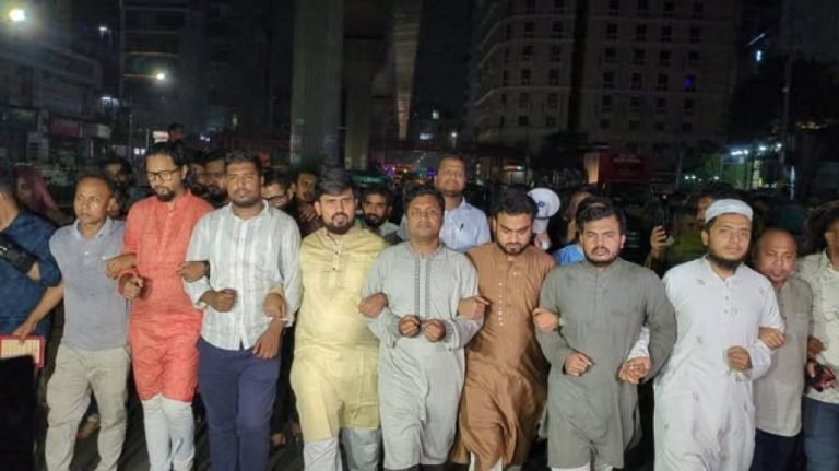 কার্যালয়ের সামনে ককটেল বিস্ফোরণের ঘটনায় এনসিপির তাৎক্ষণিক বিক্ষোভ