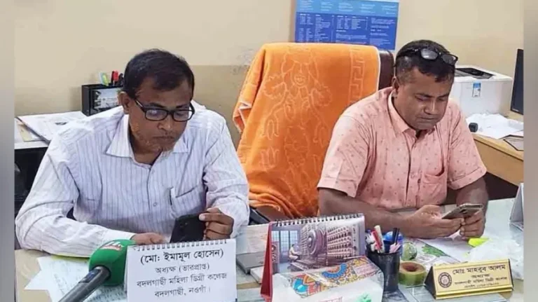 অধ্যক্ষ পদ নিয়ে দ্বন্দ্ব, চেয়ার নিয়ে দুই শিক্ষকের টানাটানি