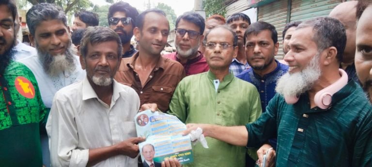 রাষ্ট্র কাঠামো মেরামতের ৩১ দফা প্রচারে টঙ্গীবাড়ীতে লিফলেট বিতরণ