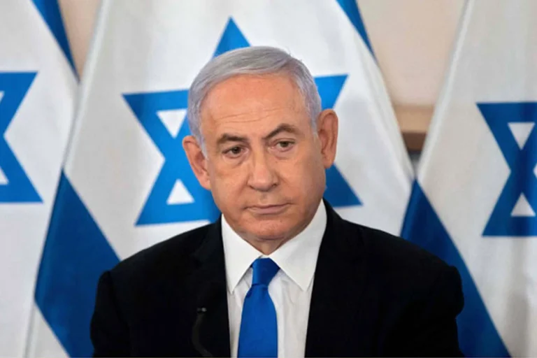 স্ত্রীর সঙ্গে দ্বন্দ্ব, নিজের মুখপাত্রকে বরখাস্ত করলেন নেতানিয়াহু