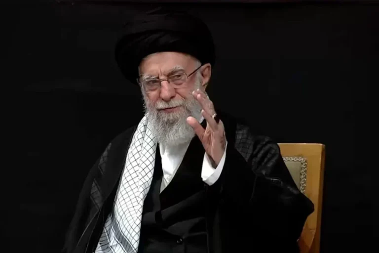 যুদ্ধের পর প্রথমবার প্রকাশ্যে খামেনি