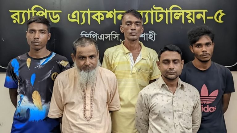 ফার্মেসিতে ওষুধের আড়ালে ‘ট্যাপেন্টাডল’ বিক্রির অভিযোগ, আটক ৫