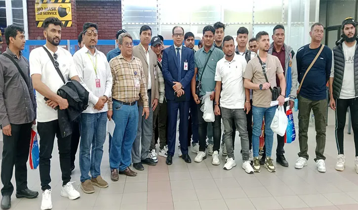 দ্বিতীয় দফায় ইরান থেকে ফিরলেন আরো ৩২ জন