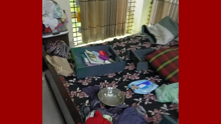 আড়াইহাজারে পুলিশ পরিচয়ে ডাকাতি: অর্ধ কোটি টাকার মালামাল লুট