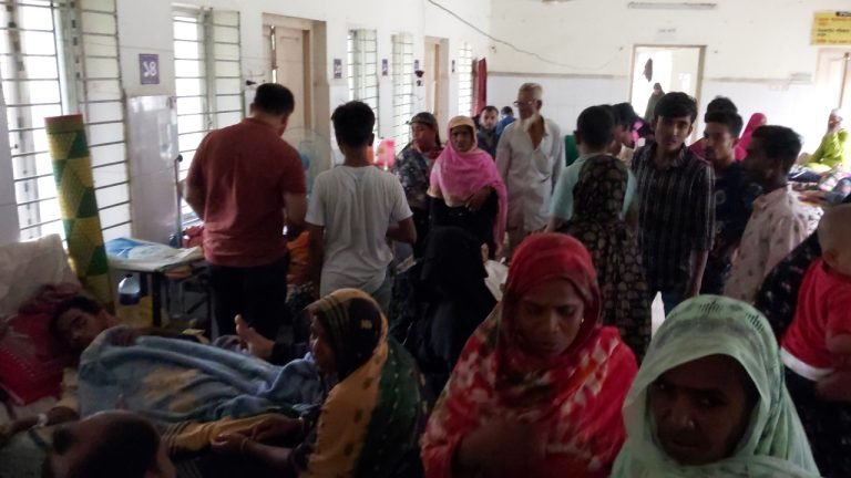 পাবনায় বিএনপির দুই গ্রুপের গোলাগুলি-সংঘর্ষ, আহত ১৫