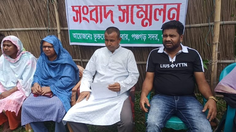 পঞ্চগড়ে ফুটবল খেলাকে কেন্দ্র করে শিশুদের মারামারি, বাড়িতে হামলা-মামলা, প্রতিবাদে সংবাদ সম্মেলন